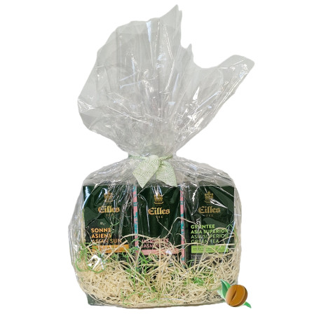 Eilles Tea Deluxe dárkový balíček zelených čajů ručně balených v celofánu se stuhou a ozdobami.